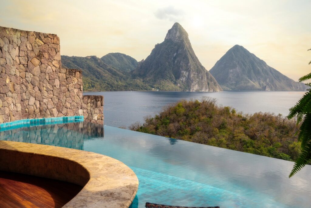 Luxury Swimming Pool with View of the Ocean